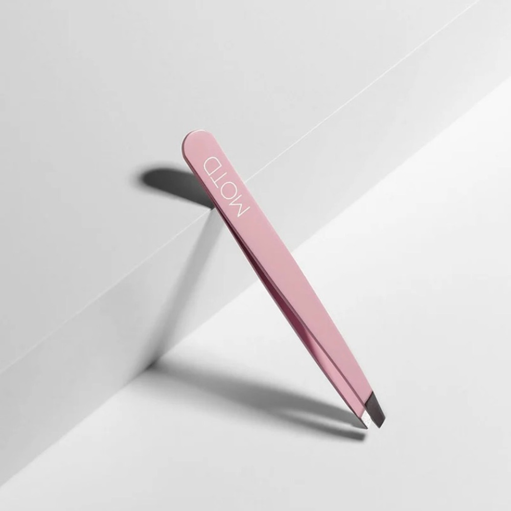 MOTD Killer Pair Slant Tip Tweezers MSRP Revolve‎ $12